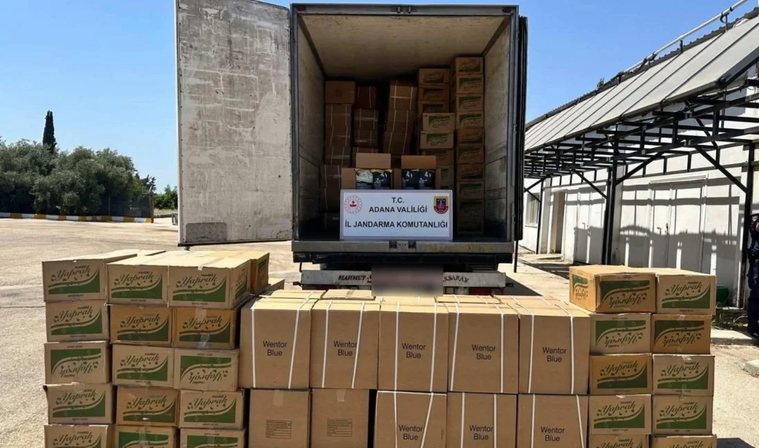 Adana’da düzenlenen operasyonda tırın dorsesinde 7,5 ton kaçak tütün bulundu,