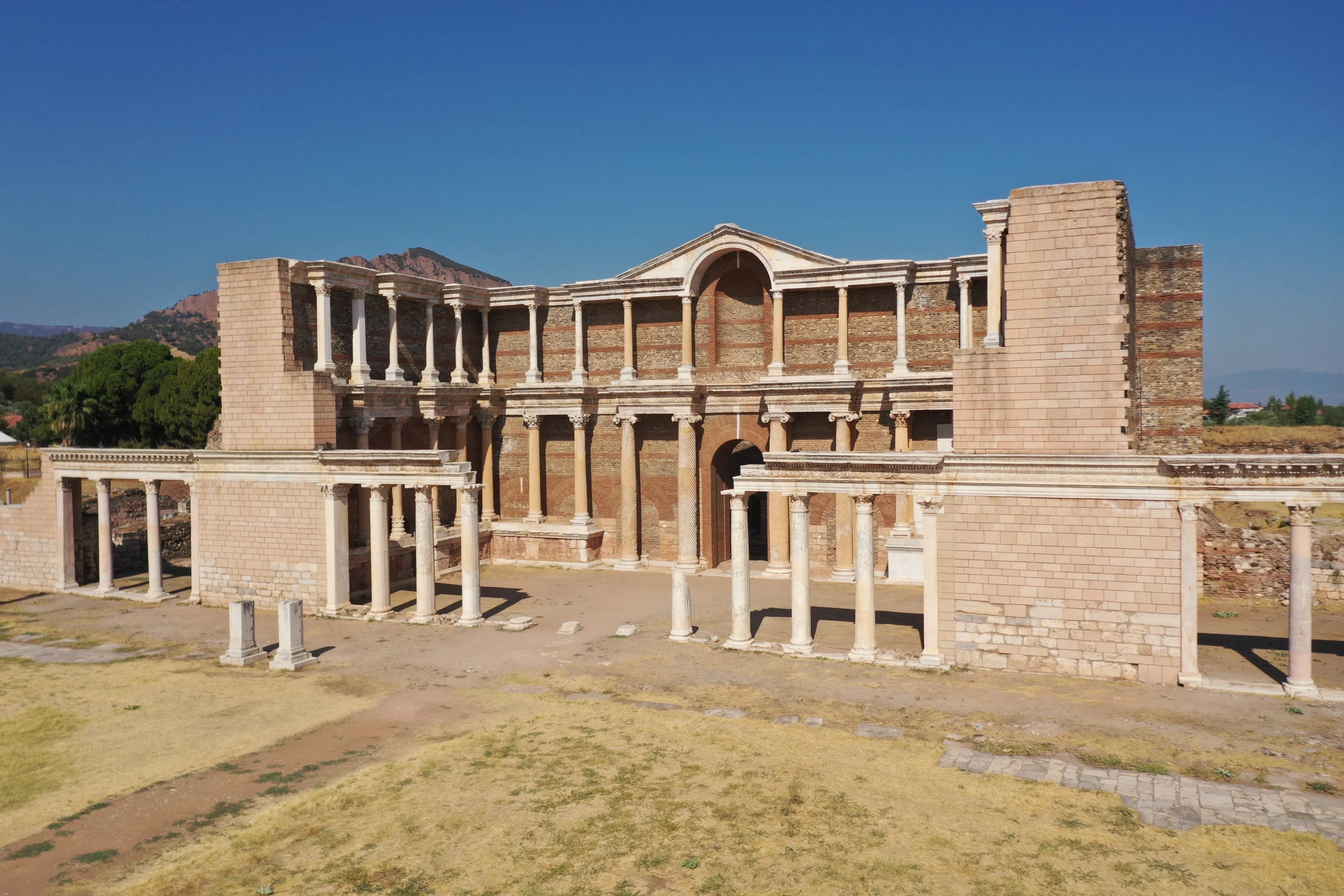 Sardes Antik Kenti’nde Lidya uygarlığına ait yapılar, ilk kez ziyaretçilerin