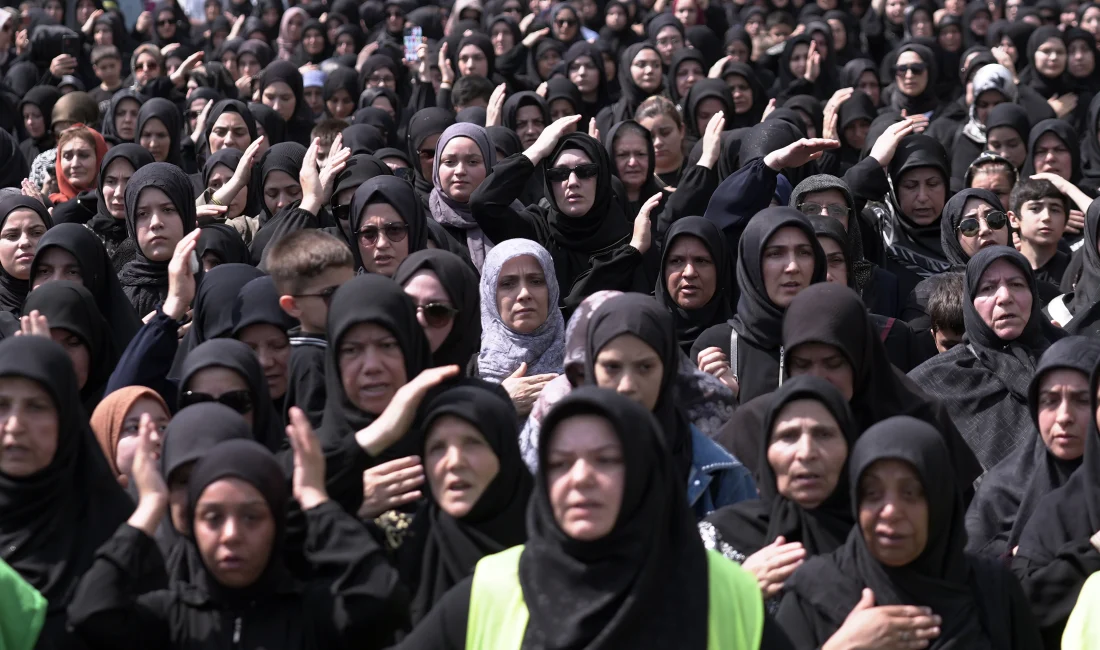 Küçükçekmece’de düzenlenen Erbain Merasimi’nde, Kerbela şehitleri için yürüyüş yapıldı ve