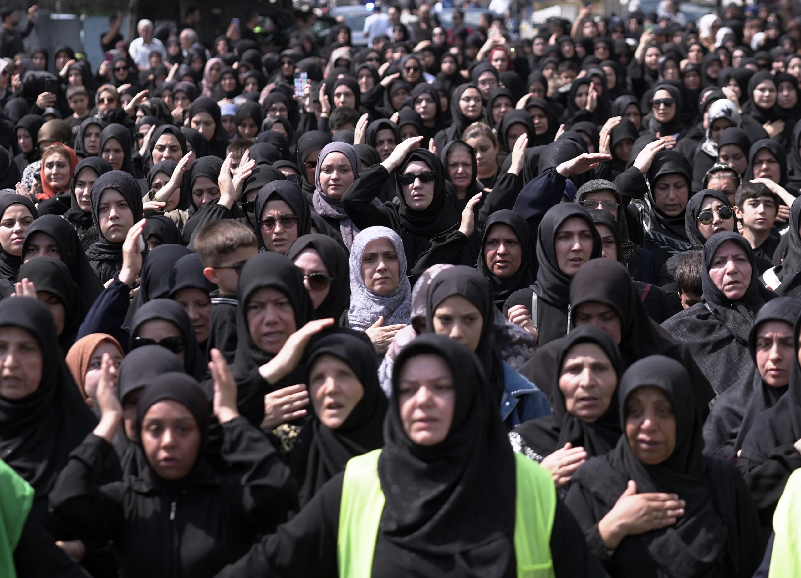 Küçükçekmece’de düzenlenen Erbain Merasimi’nde, Kerbela şehitleri için yürüyüş yapıldı ve