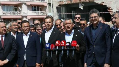 CHP Genel Başkanı Özgür Özel, 6,1 büyüklüğündeki depremin vurduğu Balıkesir