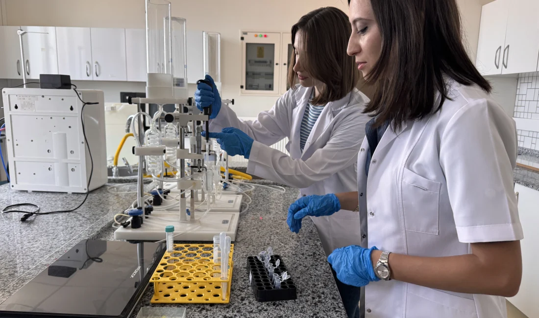 Bolu Abant İzzet Baysal Üniversitesi akademisyenleri, göz enfeksiyonlarının tedavisine destek