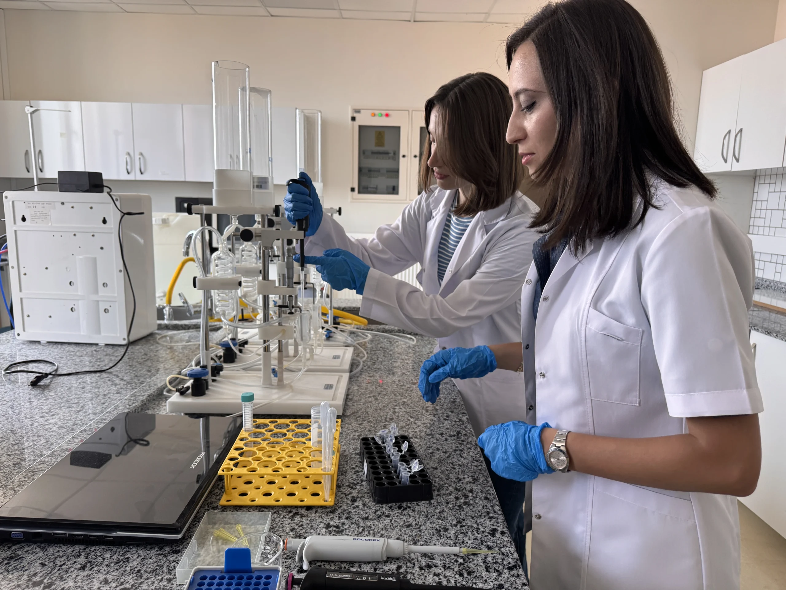 Bolu Abant İzzet Baysal Üniversitesi akademisyenleri, göz enfeksiyonlarının tedavisine destek