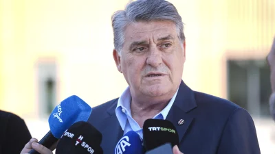 Beşiktaş Başkanı Adalı’dan TFF’ye Ziyaret: “VAR’da Haklılığımız Kabul Edildi” Beşiktaş Başkanı Serdal Adalı, TFF ziyaretinde Eyüpspor maçındaki tartışmalı pozisyonların