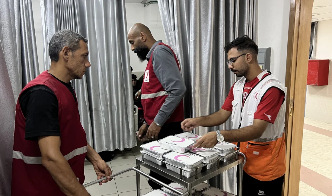 Gazze’de insani yardım faaliyetlerini sürdüren Türk Kızılay, her gün binlerce