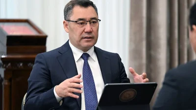 Cumhurbaşkanı Sadır Caparov, ABD ve İngiltere’nin Keremet ve Kapital Banka’ya