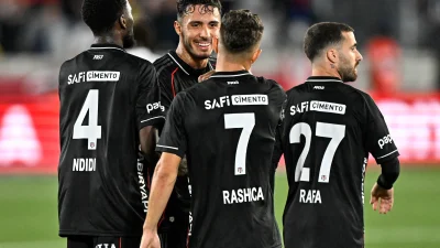 Beşiktaş, Lausanne deplasmanında beraberlikle döndü Beşiktaş, Konferans Ligi play-off turunda Lausanne ile deplasmanda 1-1 berabere