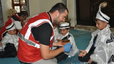 Kütahya’da Vakıflar Bölge Müdürlüğü, 32 çocuğun katılımıyla geleneksel toplu sünnet