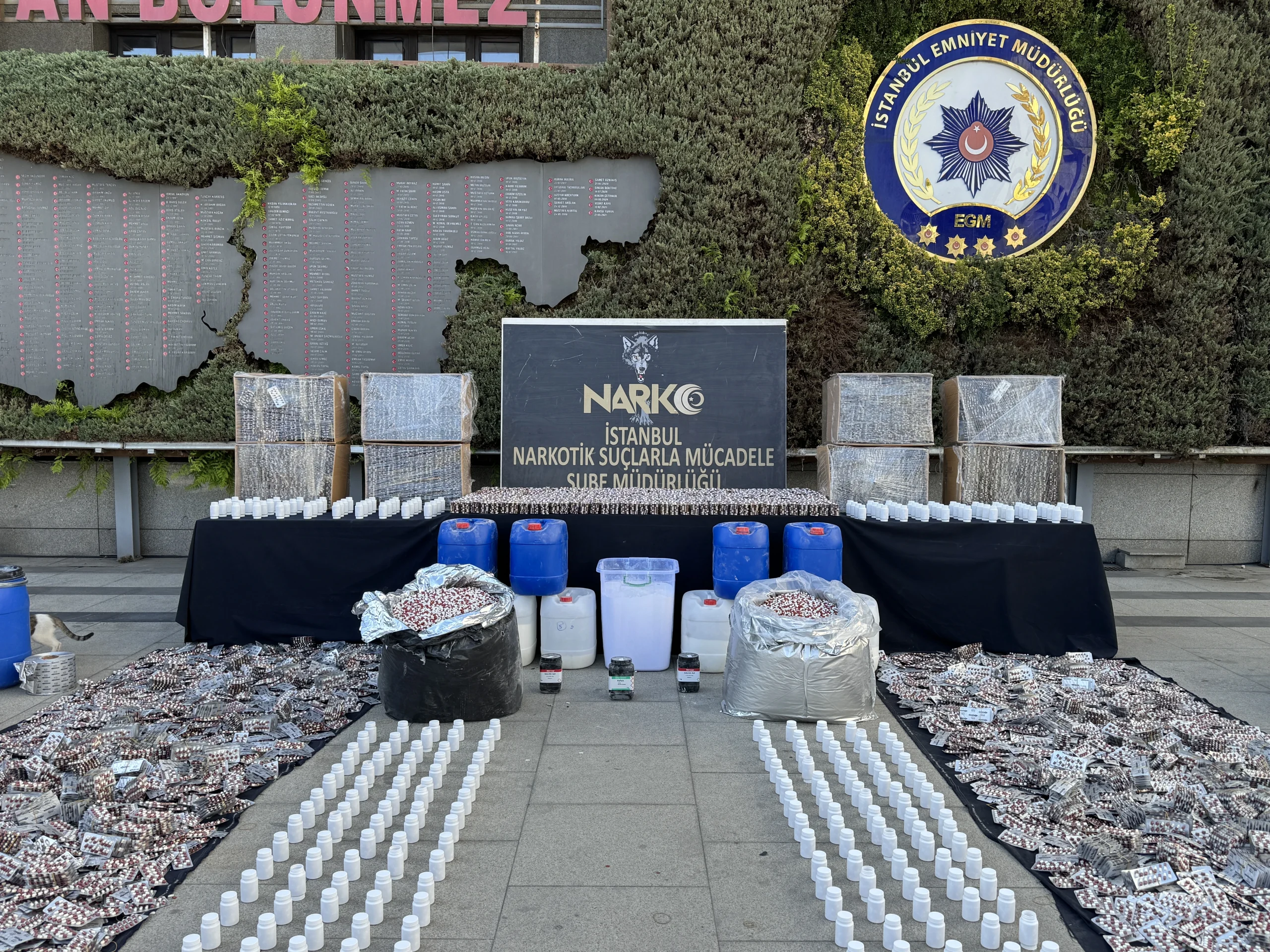 İstanbul ve Kocaeli’de uyuşturucu imalatına yönelik dev operasyon düzenlendi. 3