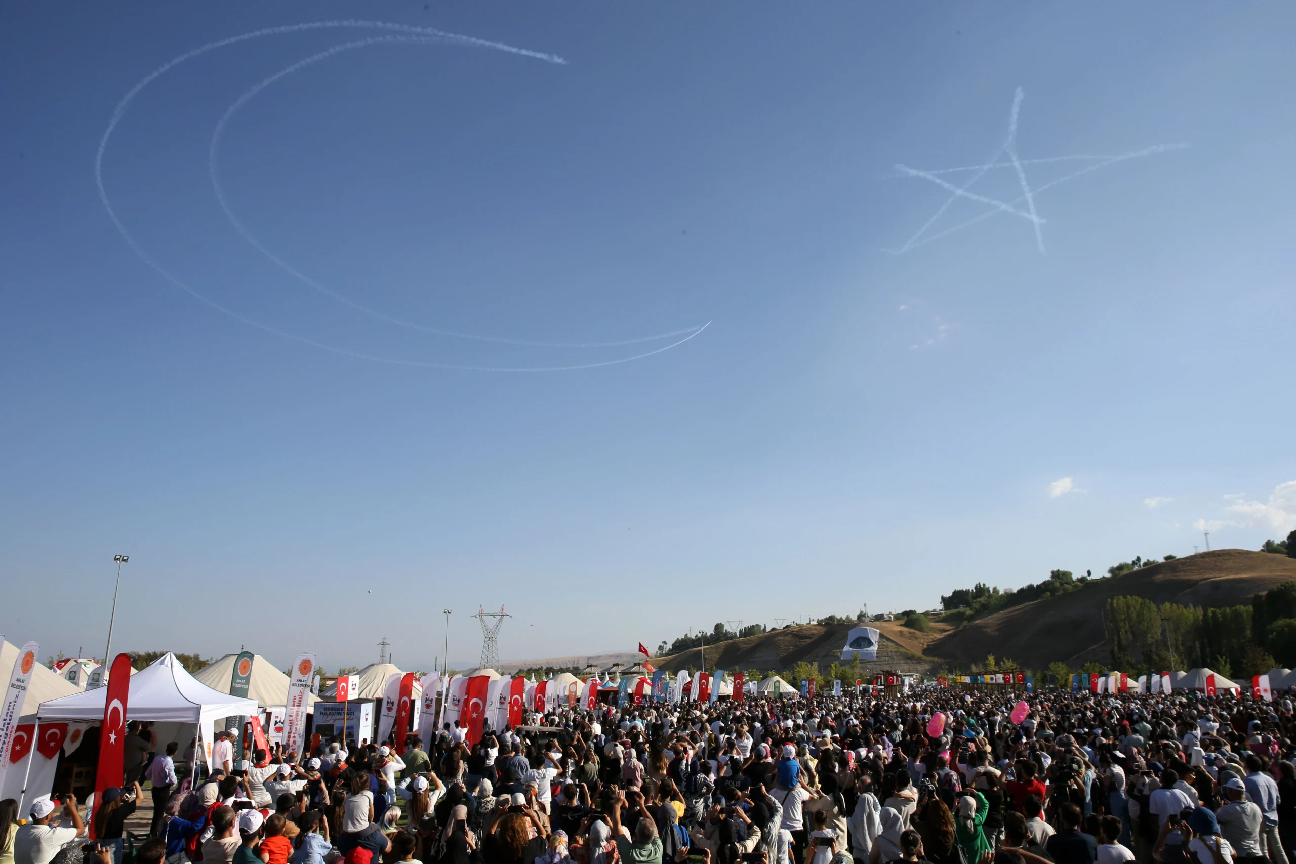 Malazgirt Zaferi’nin 954. yılı kutlamaları, Türk Yıldızları’nın muhteşem gösterisi ve