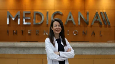 Dr. Gülcan Pirbudak, diş çürüğü bakterilerinin komşu dişlere ve insandan