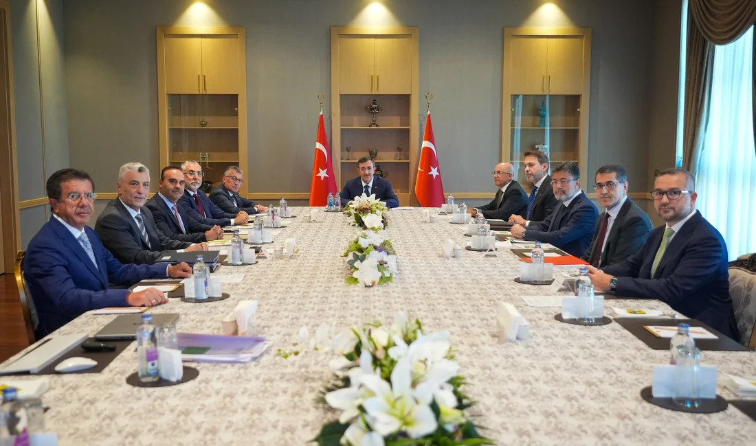 EKK: OVP’de enflasyonla mücadele ve mali disiplinden taviz yok Cumhurbaşkanı Yardımcısı Cevdet Yılmaz başkanlığında toplanan EKK, OVP hazırlıklarını değerlendirerek