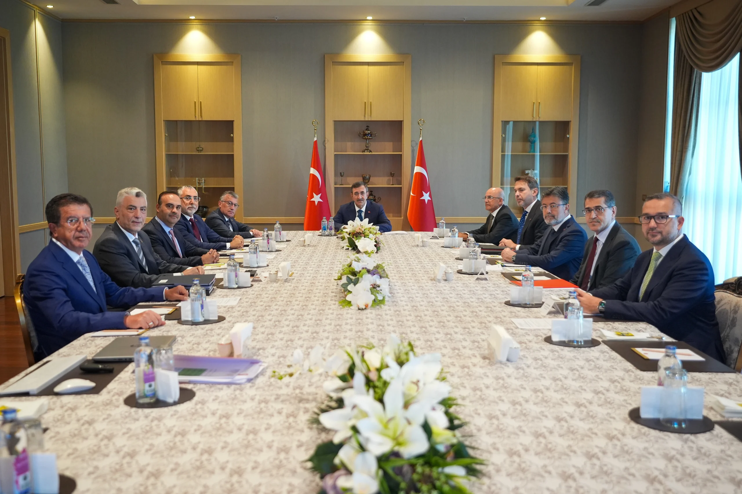 Cumhurbaşkanı Yardımcısı Cevdet Yılmaz başkanlığında toplanan EKK, OVP hazırlıklarını değerlendirerek