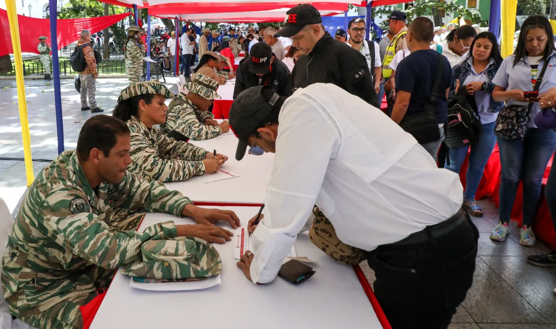 Venezuela’da yüzlerce kişi, Devlet Başkanı Maduro’nun çağrısıyla Ulusal Bolivarcı Milis