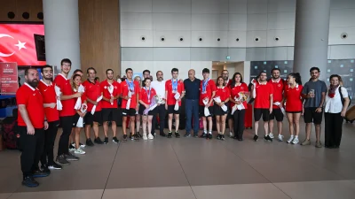 12 madalya ile yurda dönen Özel Sporcular Yüzme Milli Takımı,