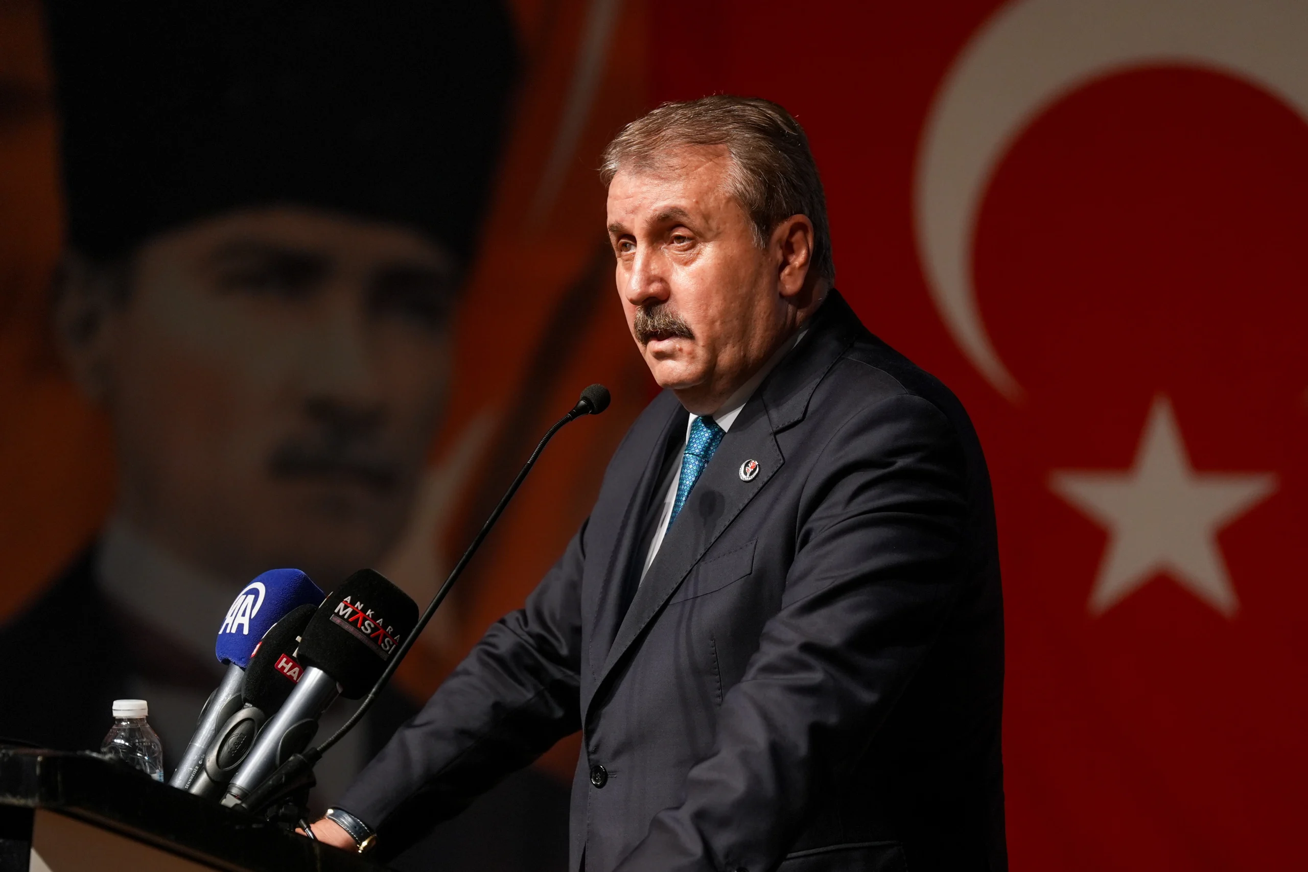 BBP lideri Mustafa Destici, İsrail’in saldırılarını lanetleyerek, “Eğer bugün durdurulmazsa