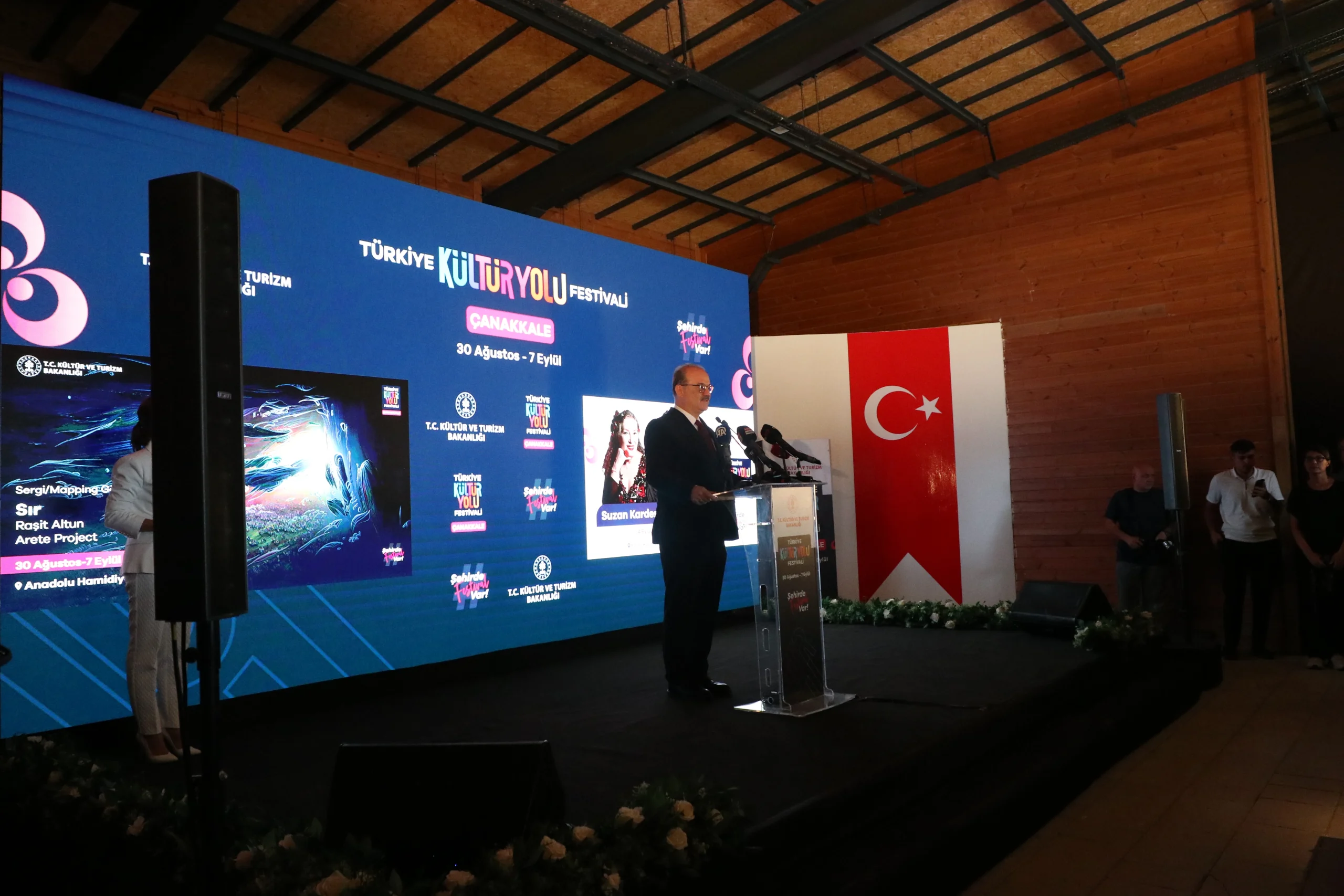 Çanakkale Kültür Yolu Festivali, konserlerden sergilere uzanan zengin programıyla kapılarını