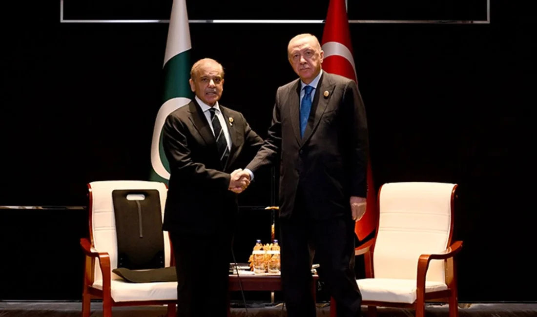 Cumhurbaşkanı Erdoğan, Pakistan Başbakanı Şahbaz Şerif’i Tiencin’de kabul ederek ikili