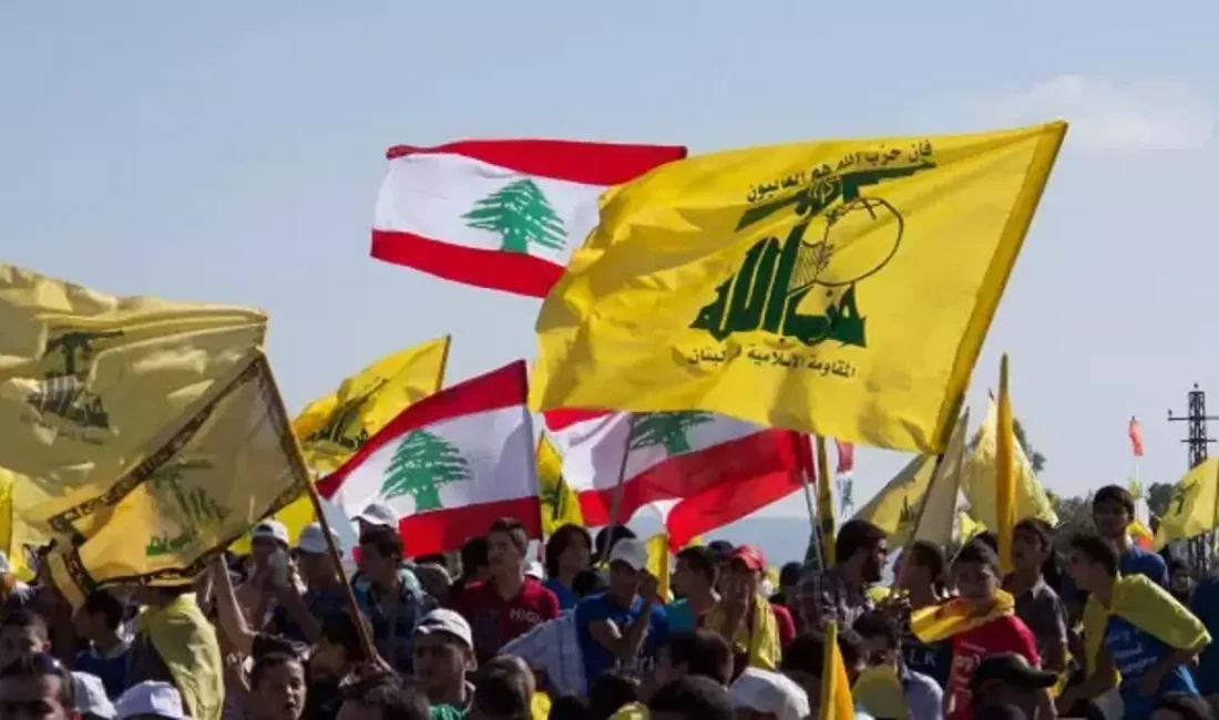 Hizbullah destekçileri, hükümetin ülkedeki tüm silahların toplanması yönündeki kararını başkent