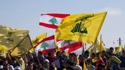 Hizbullah destekçileri, hükümetin ülkedeki tüm silahların toplanması yönündeki kararını başkent