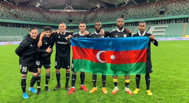 Cumhurbaşkanı İlham Aliyev, Şampiyonlar Ligi lig aşamasına yükselen Karabağ takımını