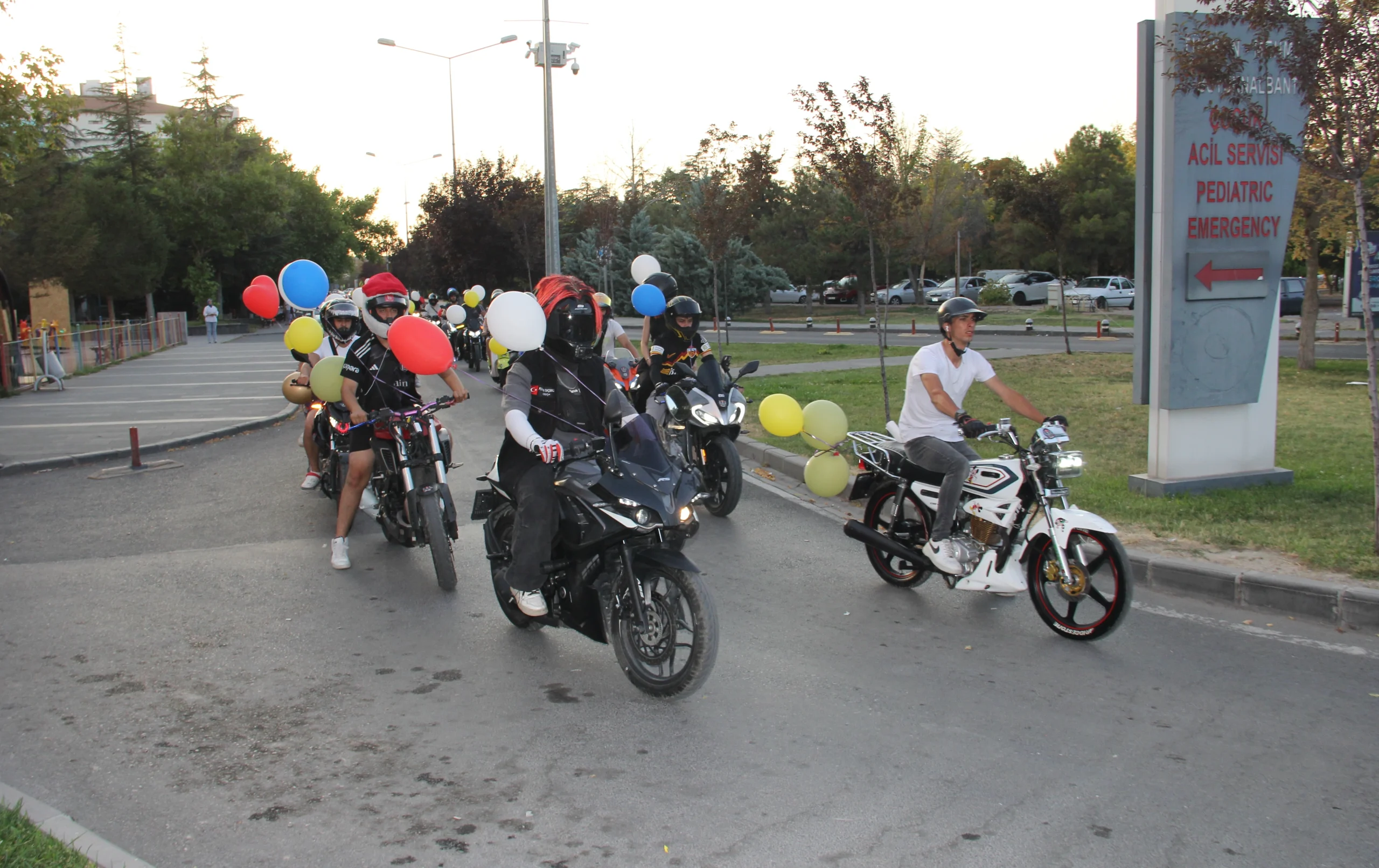 Kayseri’de motosiklet kulüpleri, kanser hastası çocuklara moral vermek için balon