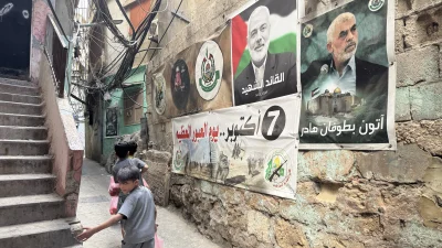 Beyrut’taki Filistin kamplarında yaşayan mülteciler, silahlarını teslim etmelerinin kendilerini savunmasız