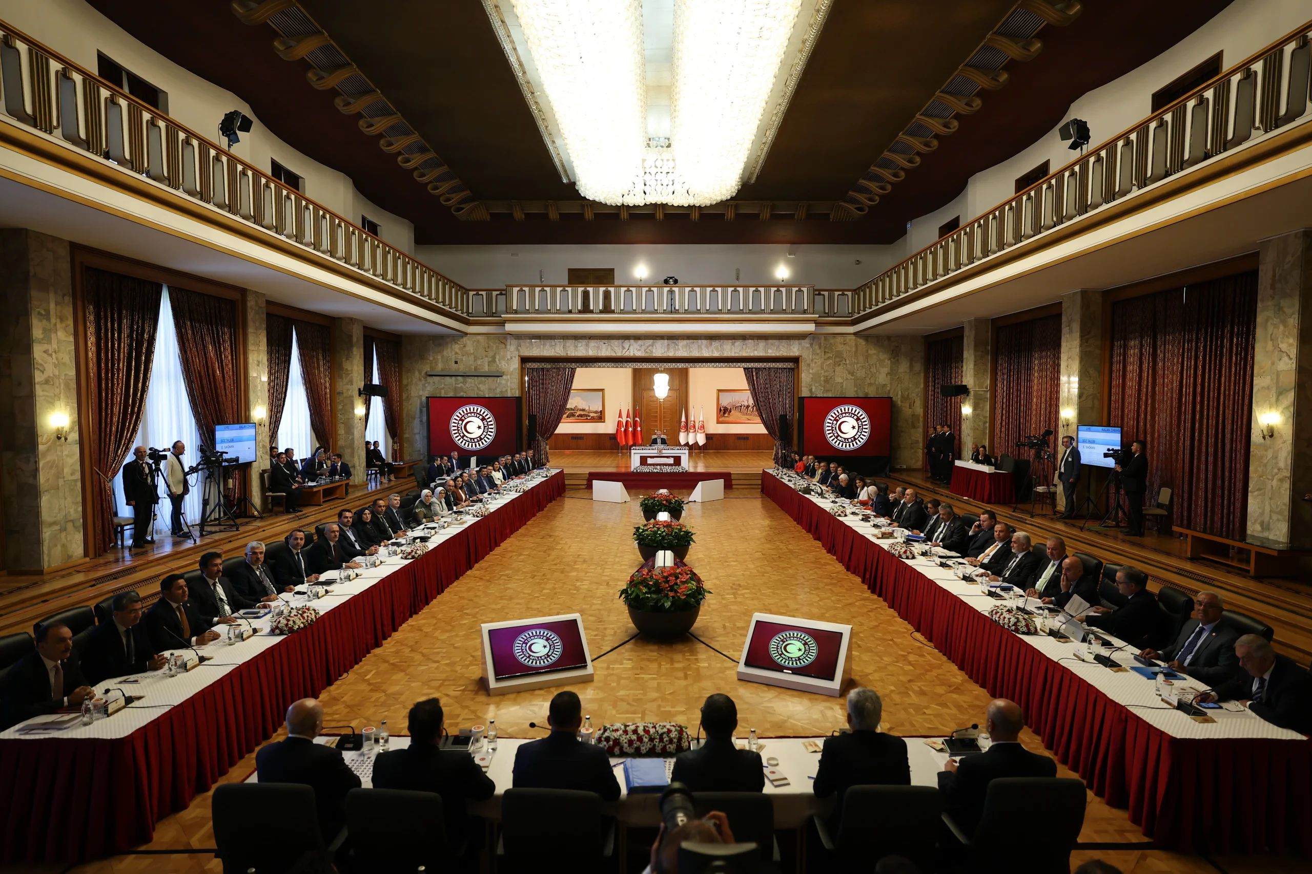 TBMM’de toplanan Milli Dayanışma, Kardeşlik ve Demokrasi Komisyonu’nda hem “Türkiye’ye