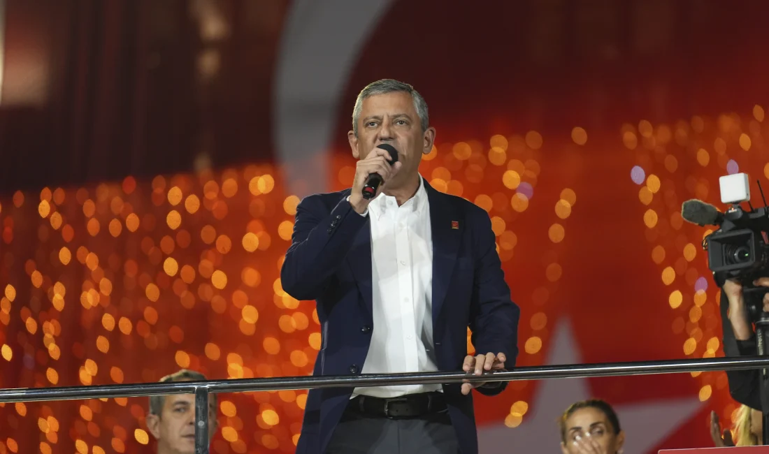 CHP Genel Başkanı Özgür Özel, Beyoğlu mitinginde iktidar ve muhalefete