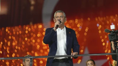 CHP Genel Başkanı Özgür Özel, Beyoğlu mitinginde iktidar ve muhalefete