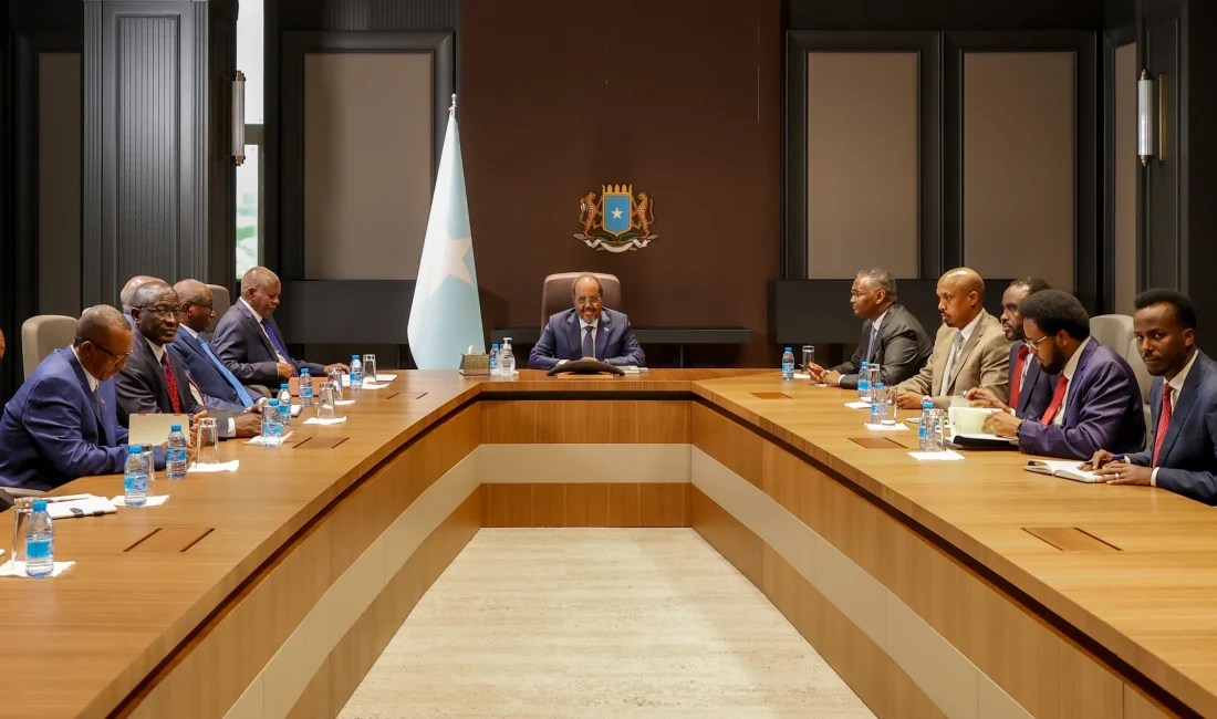 Sudan ve Somali’den İstihbarat İşbirliği Adımı Somali Cumhurbaşkanı Hasan Şeyh Mahmud, Sudan İstihbarat Teşkilatı Başkanı Ahmed