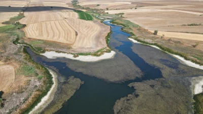 Tekirdağ’daki Sarılar Göleti, kuraklık ve buharlaşma nedeniyle alarm veriyor. Göletteki