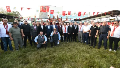 291. Tarihi Çardak Yağlı Güreşleri’nin başpehlivanı Feyzullah Aktürk oldu 291. Tarihi Çardak Yağlı Güreşleri’nde 35 başpehlivan arasında zirveye çıkan