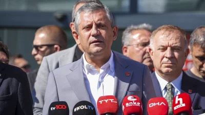 CHP lideri Özgür Özel, İstanbul İl Başkanlığı önünde yaptığı konuşmada,