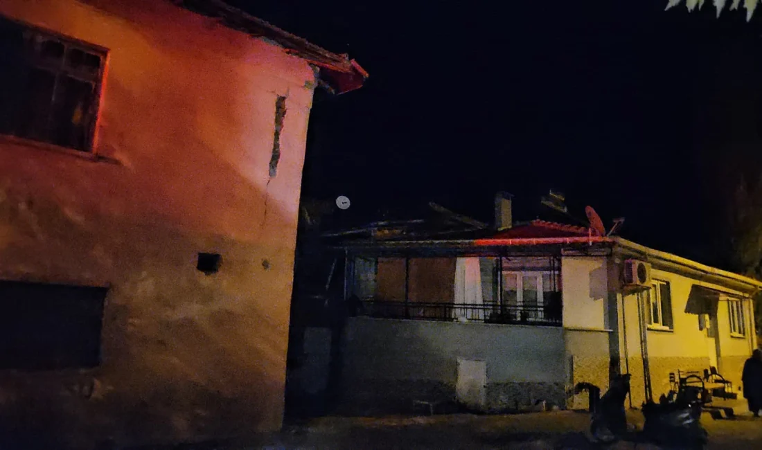 Balıkesir’in Sındırgı ilçesinde gece yarısı 4,9 büyüklüğünde deprem meydana geldi.