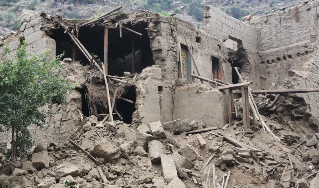 Afganistan’daki 6 Büyüklüğündeki Depremde 800’den Fazla Kişi Hayatını Kaybetti Afganistan’ın doğusundaki Kunar vilayetinde meydana gelen deprem büyük yıkıma yol