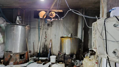 Ağrı’da ruhsatsız üretim yapan bir işletmede tonlarca etiketsiz pekmez ele