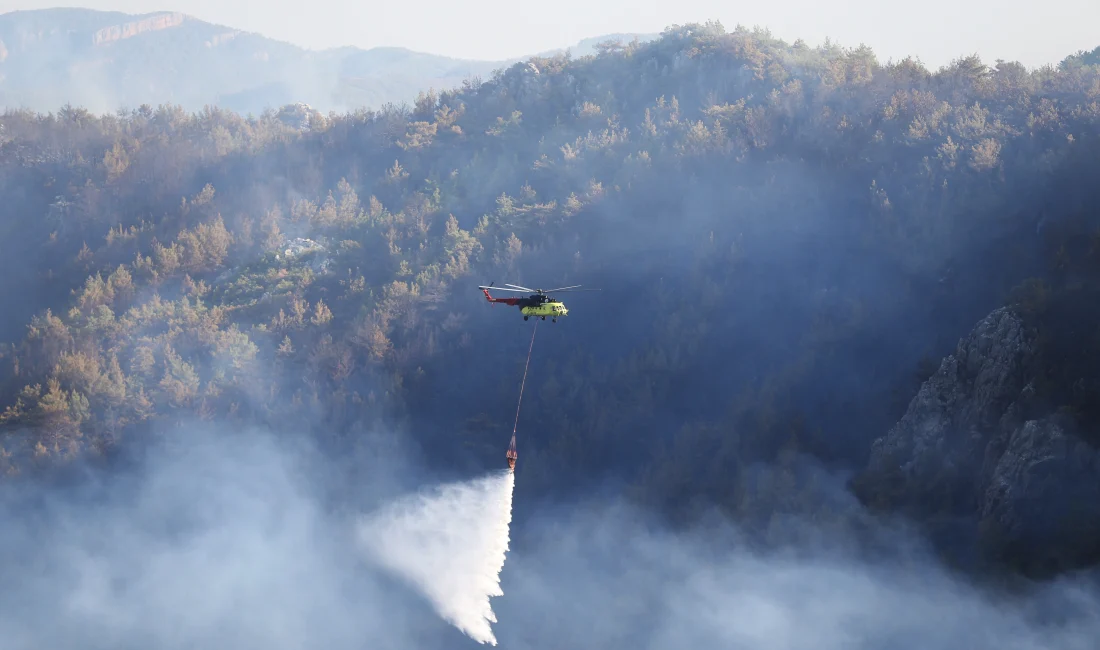 Alanya Kaymakamı Öztürk: Yangınlara 4 uçak, 13 helikopter ve 800 personelle müdahale ettik Alanya Kaymakamı Öztürk, Yaylakonak ve Şıhlar’daki yangınlara havadan ve karadan