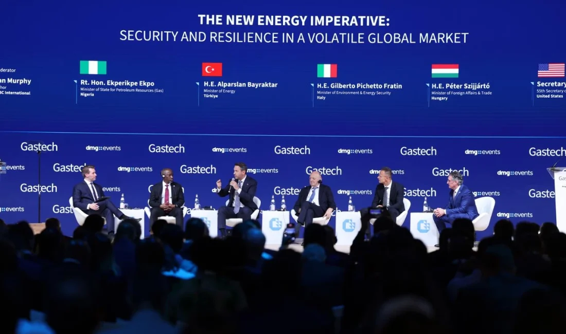 Bakan Bayraktar: Türkiye’nin Enerji Talebi 30 Yılda 3 Kat Artacak Enerji Bakanı Bayraktar, Türkiye’nin enerji talebinin önümüzdeki 30 yıl içinde