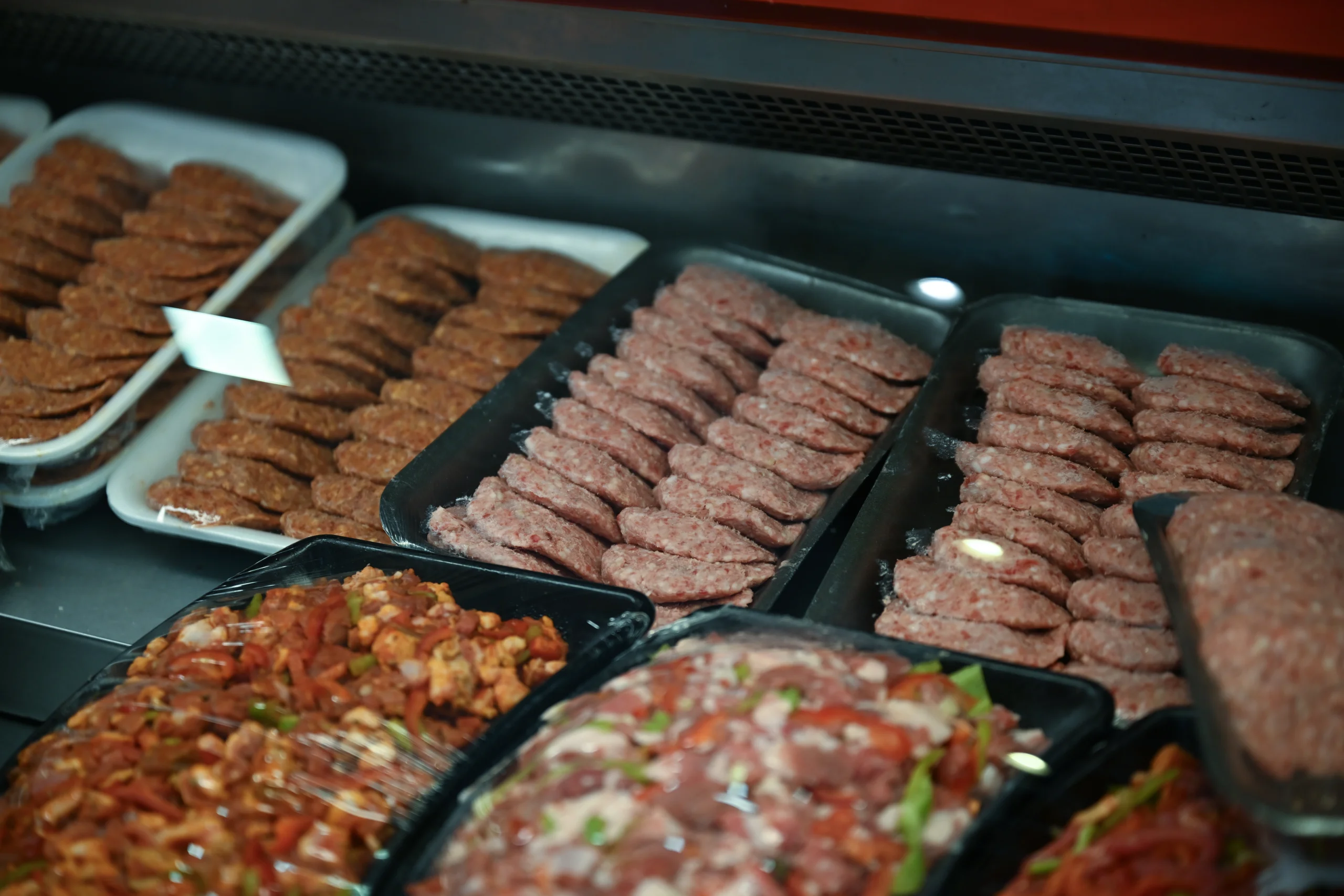 Kasaplar Odası Başkanı Fazlı Yalçındağ, vatandaşlara “Mahallenizdeki güvendiğiniz kasaptan alışveriş