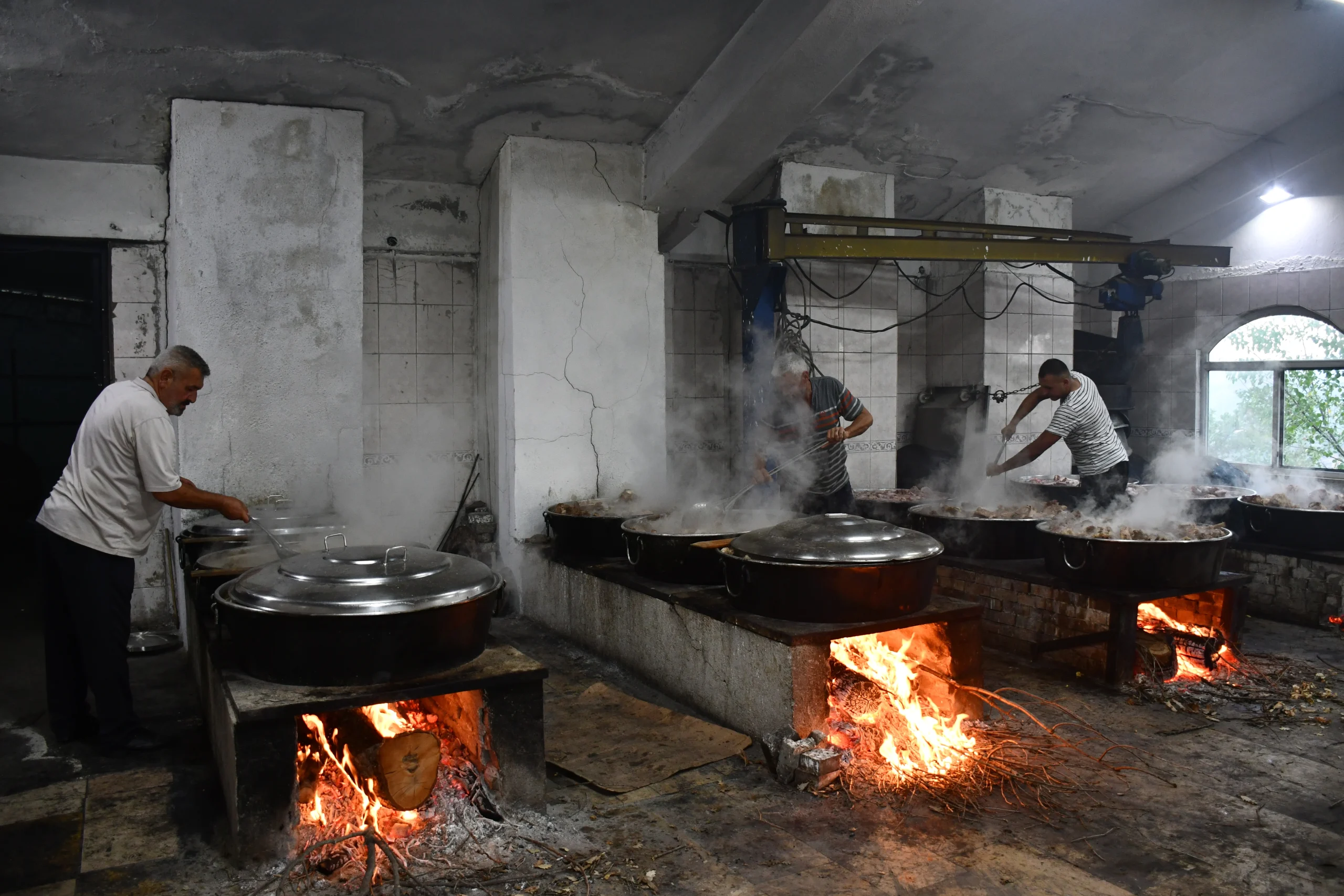 Söğüt’te Ertuğrul Gazi’yi Anma Şenlikleri kapsamında, dualarla pişirilen tonlarca malzemeyle