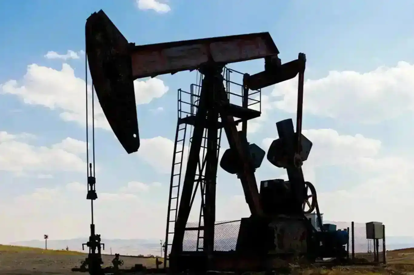 Brent petrol haftaya yükselişle başladı. Varil fiyatı 67,12 dolara çıkarken,