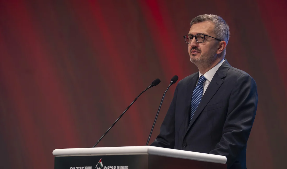 İletişim Başkanı Duran’dan Erdoğan-Netanyahu Mukayesesine Sert Tepki İletişim Başkanı Duran, Erdoğan’ın Netanyahu ile karşılaştırılmasını “saygısızlık ve hakikate