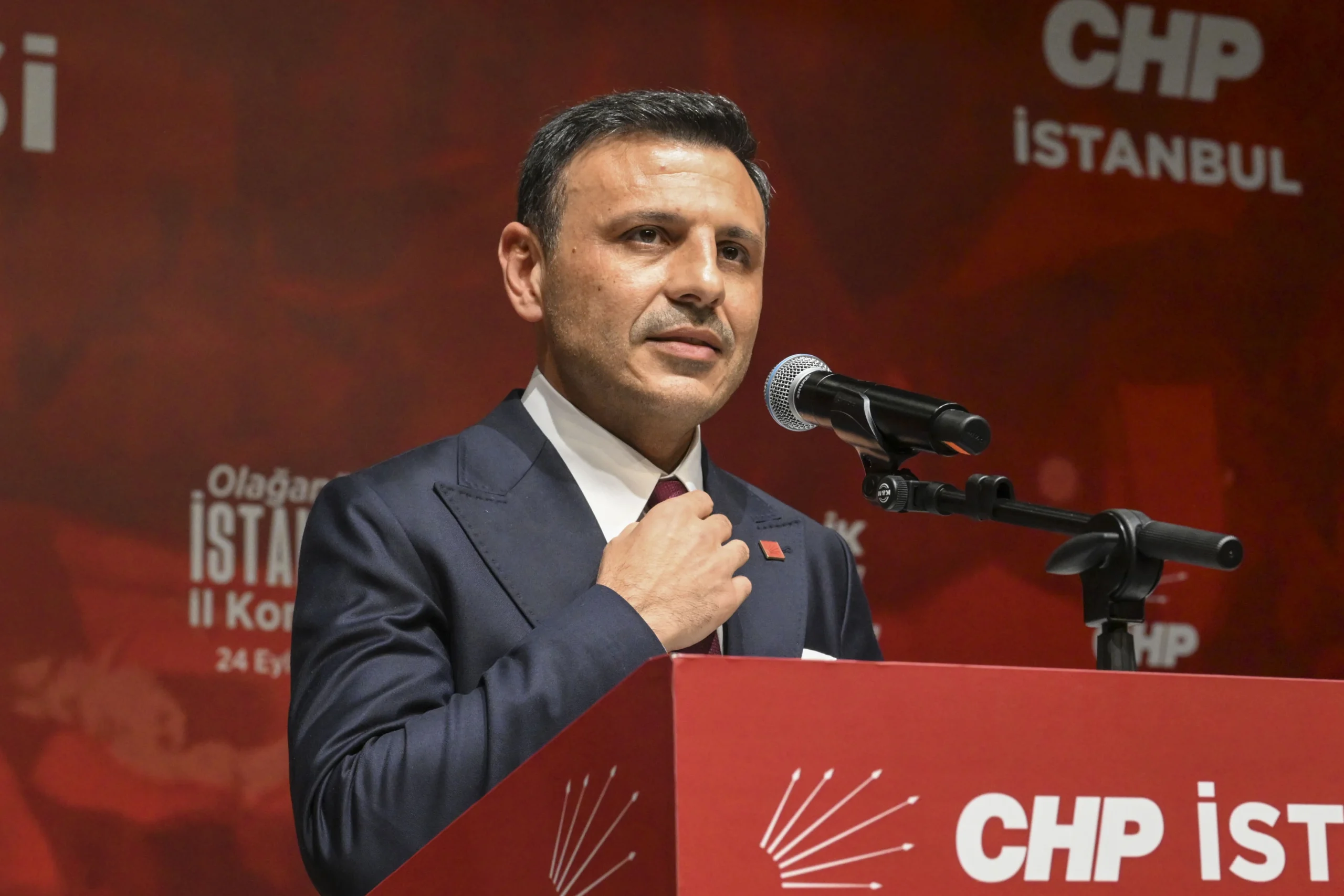 CHP İstanbul İl Başkanlığı Olağanüstü Kongresi’nde Özgür Çelik, 386 oyla