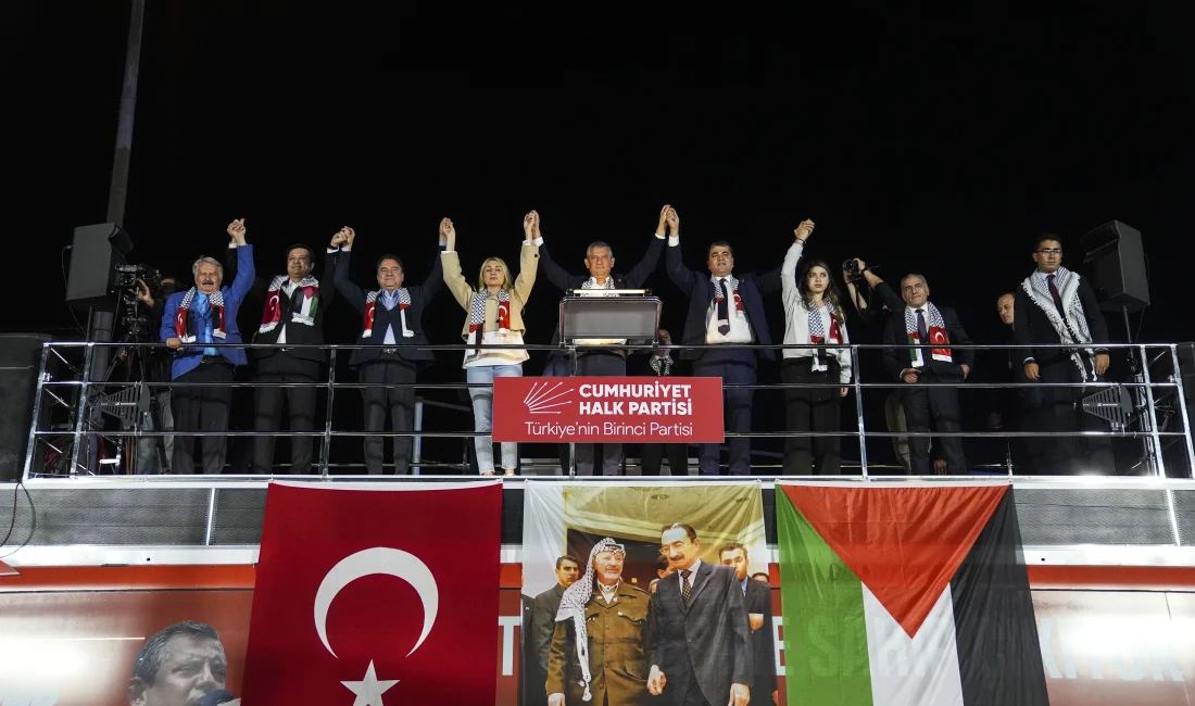 Eyüpsultan’da on binlerce kişinin katıldığı “Filistin’e destek” mitinginde siyasi liderler