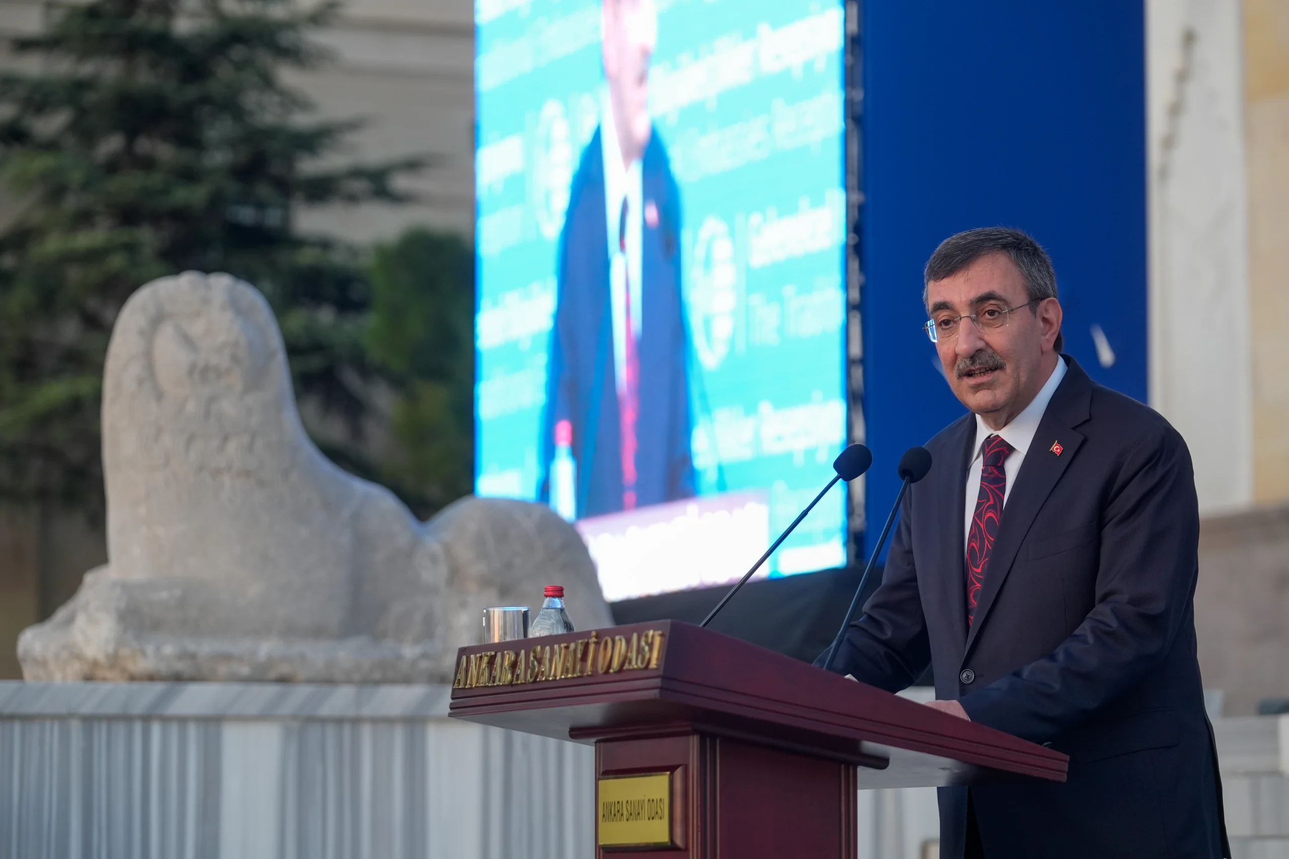 Cumhurbaşkanı Yardımcısı Yılmaz, Büyükelçilikler Resepsiyonu’nda yaptığı konuşmada sosyal konut, enflasyon