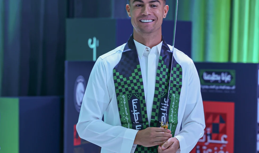 Cristiano Ronaldo, Suudi Arabistan Milli Günü etkinliklerine katılarak geleneksel kılıç