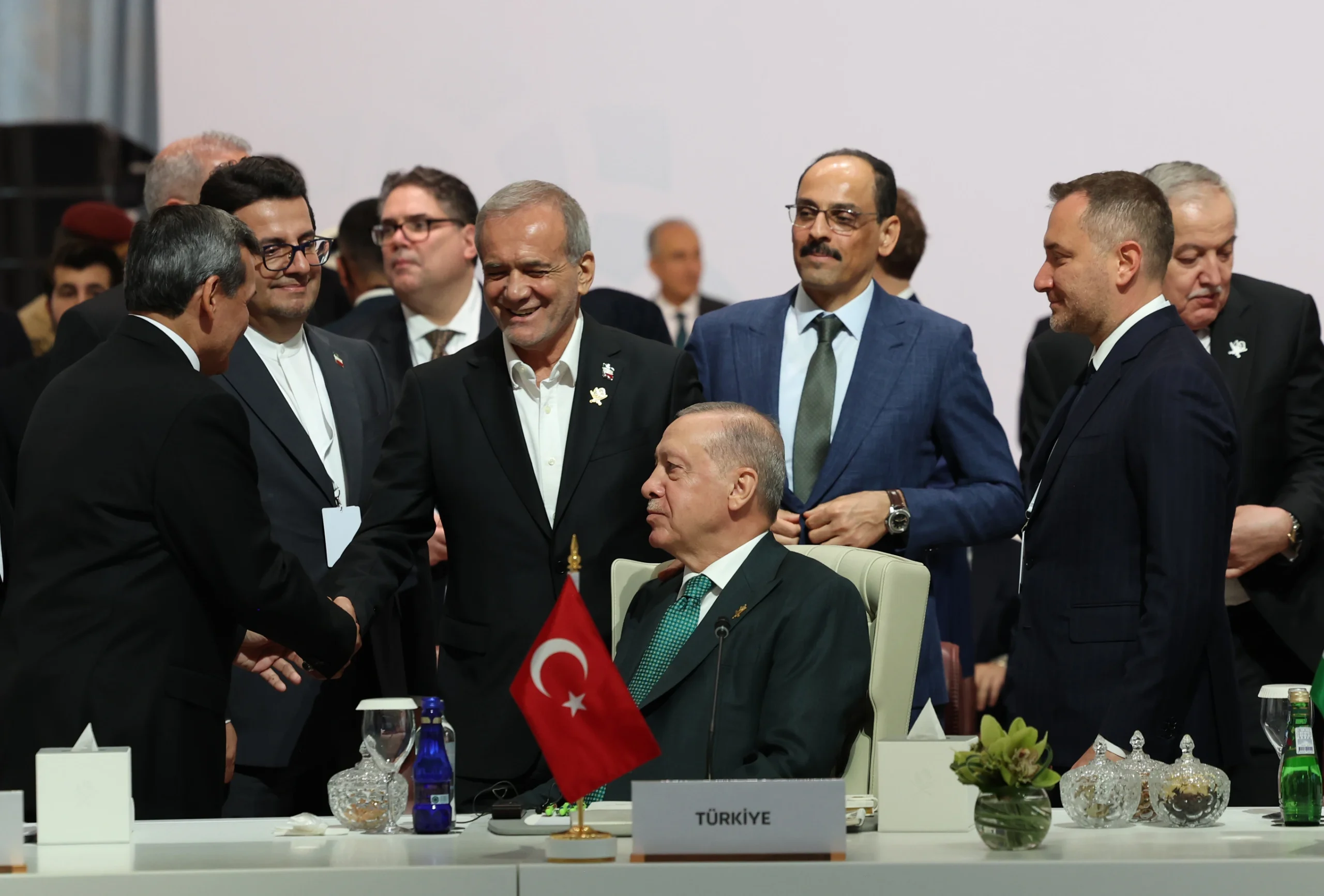 Cumhurbaşkanı Erdoğan, Doha’da Katar Emiri, Suudi Veliaht Prensi, Suriye ve