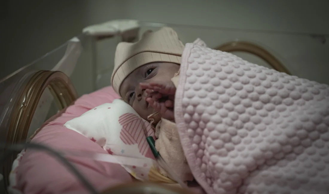 Prematüre Mucize: 690 ve 780 Gram Doğan Bebekler Aylar Sonra Taburcu Edildi Erzurum’da 25 ve 26 haftalıkken doğan Eflin Maral ve Hümeyra