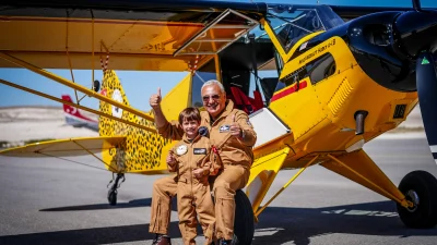 Eskişehir’de düzenlenen Sivrihisar Hava Gösterileri’nde Ali İsmet Öztürk, torunu Pars